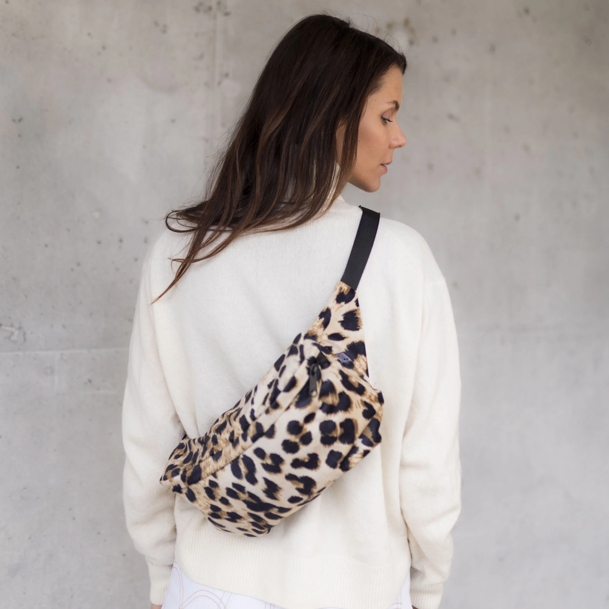 Bauchtasche Groß Eckig Samt - Image 9